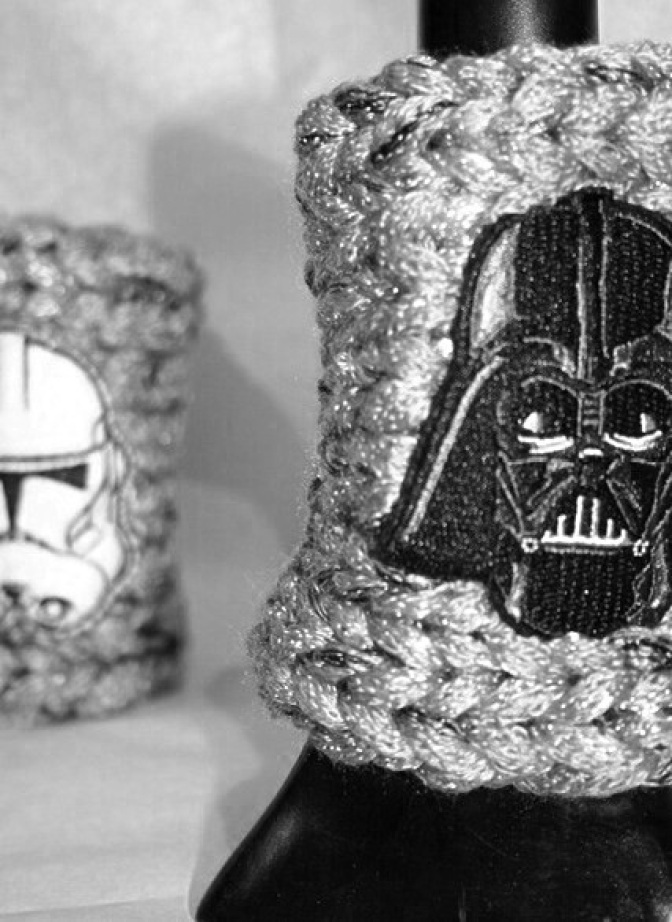 silver colored wristlet with Darth Wader